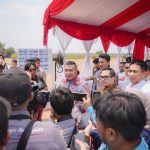 *Wamen Ossy Serahkan Sertipikat bagi MBR di Kalsel, Dukung Penyediaan Rumah Layak Huni Lewat Legalitas Tanah